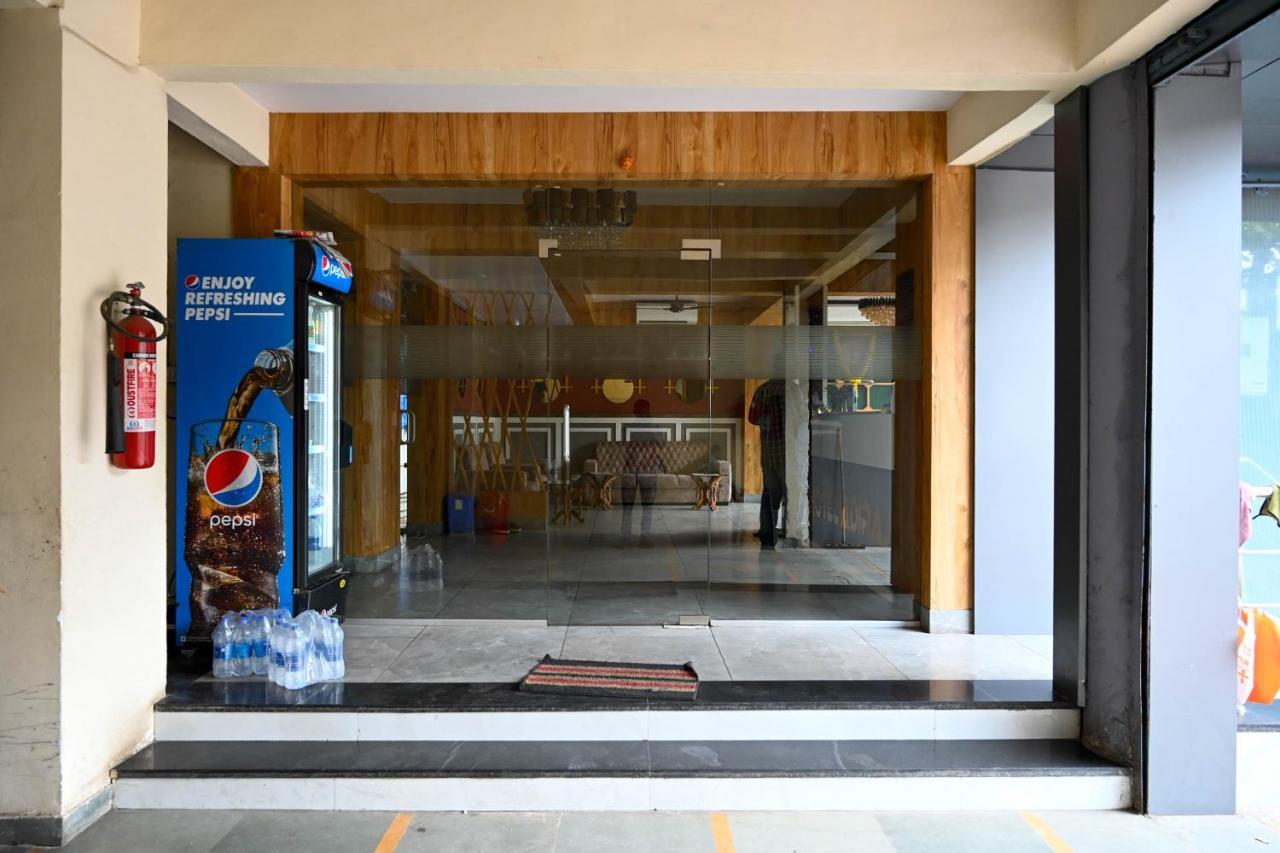 Hotel Adiraj Residency Nová Bombaj Exteriér fotografie