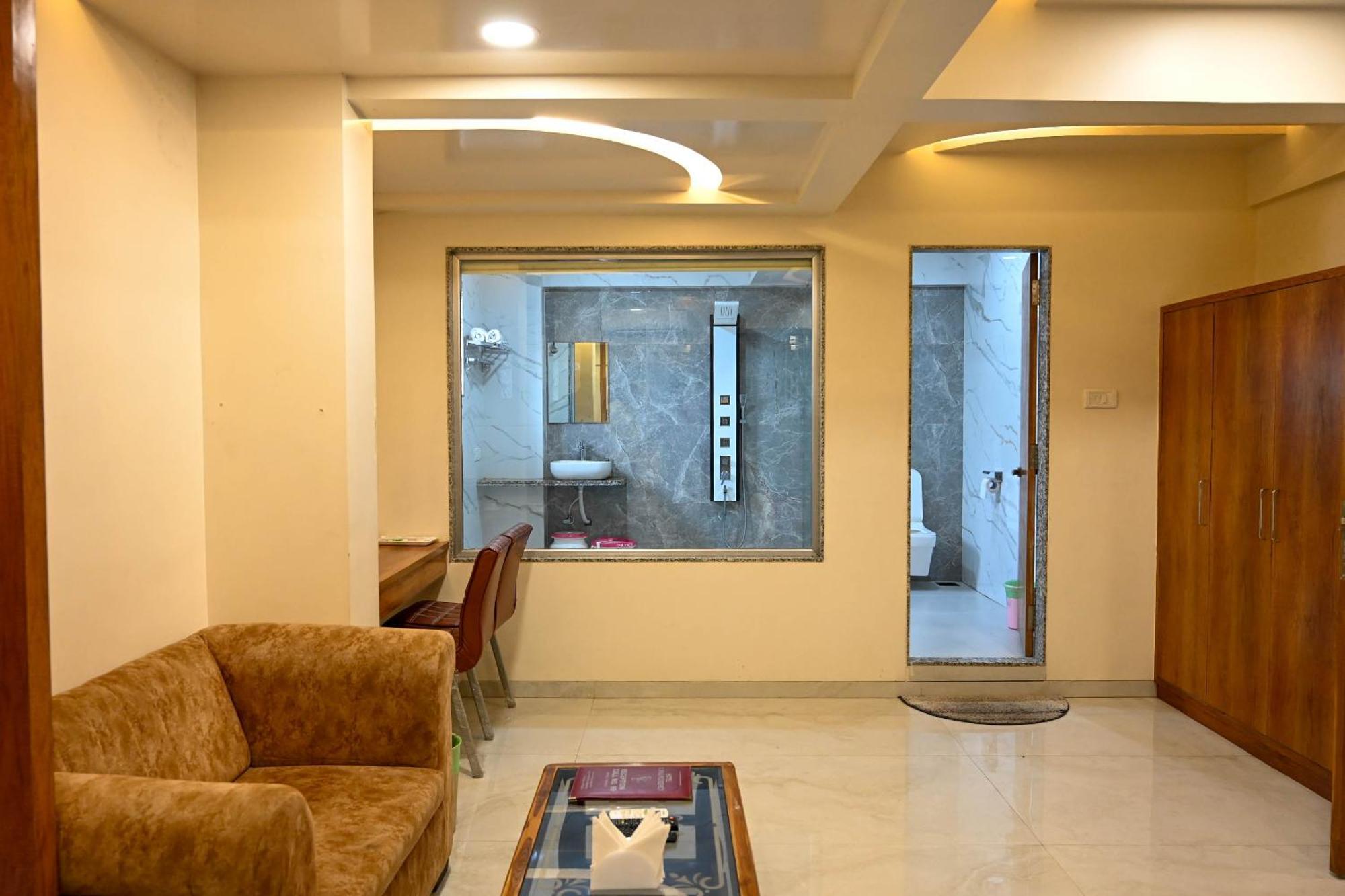 Hotel Adiraj Residency Nová Bombaj Exteriér fotografie