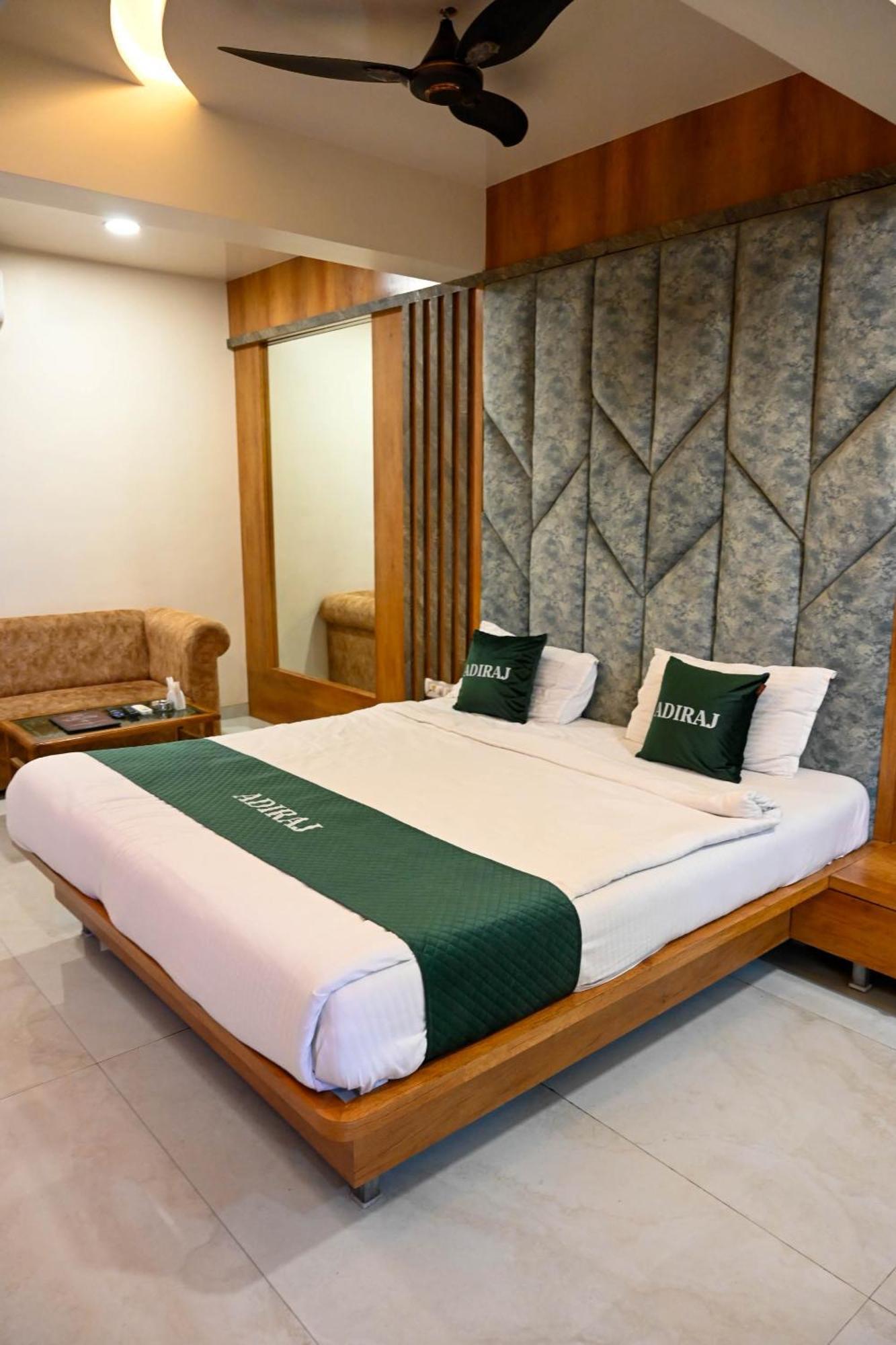 Hotel Adiraj Residency Nová Bombaj Exteriér fotografie